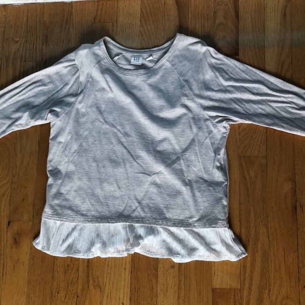 This is a little girl’s shirt. It’s long sleeve.